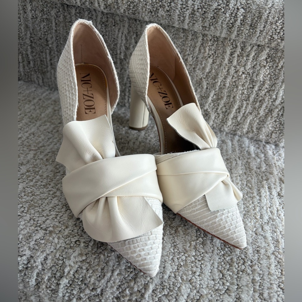 New NIC+ZOE Cream Valentina Ruffle Pumps w/bow detail. Women’s size 6